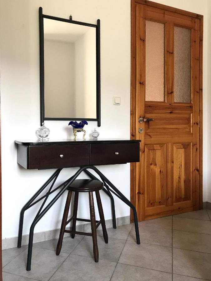 D & K Guest House Makrirrakhi Bagian luar foto